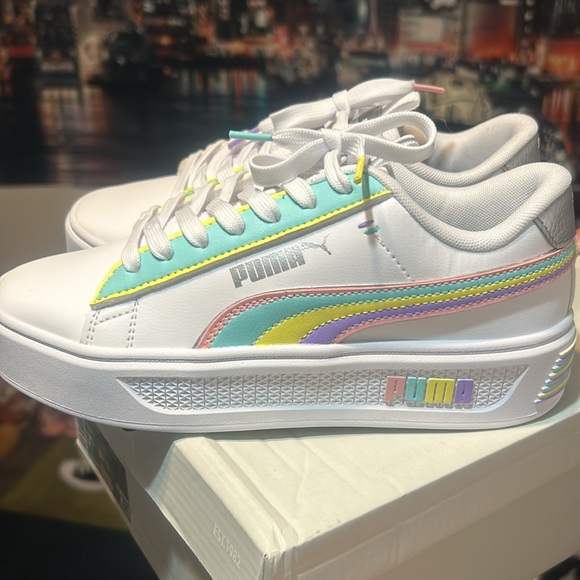 Custom women Puma size 6 never worn - Picture 4 of 4